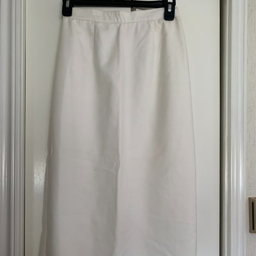 White 3/4 length skirt